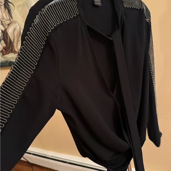 Blouse bodysuit. Fits size M or L - Picture 3 of 4